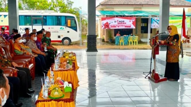 
					Bupati Jombang Hj. Mundjidah Wahab minta kepada perangkat desa agar responsif terhadap permasalahan warganya. (Foto: Kominfo Jombang)
