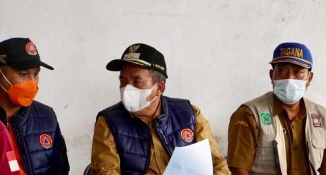 
					Wakil Bupati Pasuruan Mujib Imron (tengah) saat berdiskusi soal antisipasi penanganan bencana. (Foto: Kominfo/ Pemprov Jatim)