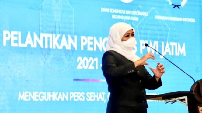 
					Gibernur Jawa Timur Khofifah Indar Parawansa mengajak para jurnalis untuk terus memperhatikan prinsip etika jurnalistik. (Foto: Humas Pemprov Jatim)