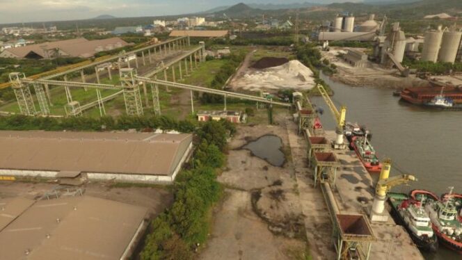 
					Krakatau International Port (KIP) Cilegon, Banten. Pelabuhan ini menjadi salah satu kunci penting ketersediaan batubara di wilayah Indonesia Barat. (Foto: Istimewa)