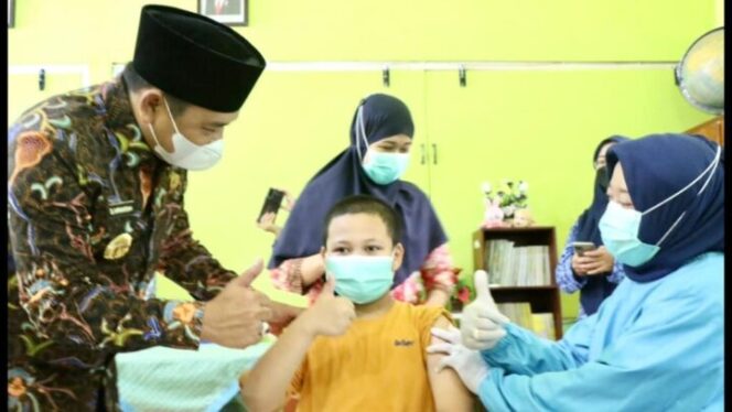 
					Salah satu pelaksanaan vaksin di sekolah. pemerintah tidak boleh abai terhadap keselamatan warganya. (Foto: SWARAJOMBANG.com/ Imam Gozali)