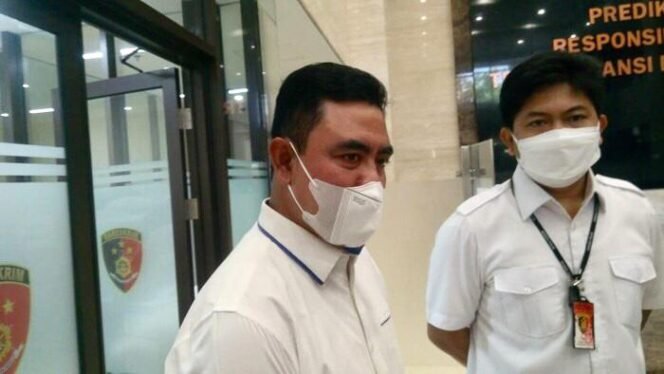 
					Dirtipideksus Bareskrim Polri Brigjen Whisnu Hermawan menyatakan polisi telah berhasil mengungkap sindikat pupuk bersubsidi dengan menangkap dua tersangka yang merugikan negara miliaran rupiah. (Foto: Divhumas Polri)