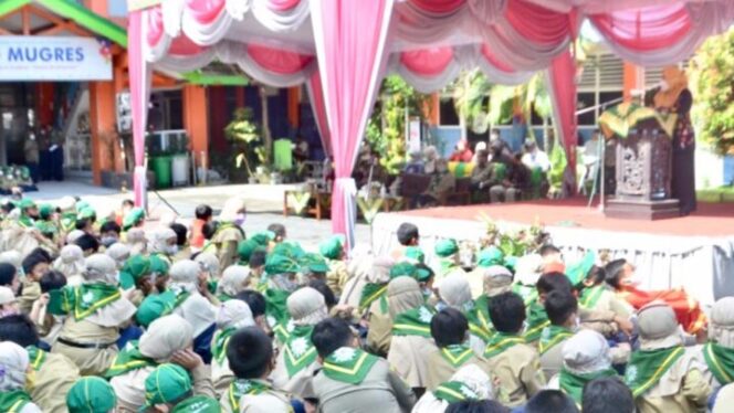 
					Wabup Gresik, Aminatun Habibah saat kunjungan di SD Muhammadiyah Gresik, Jumat (21/1/2022). (Foto: Istemewa)