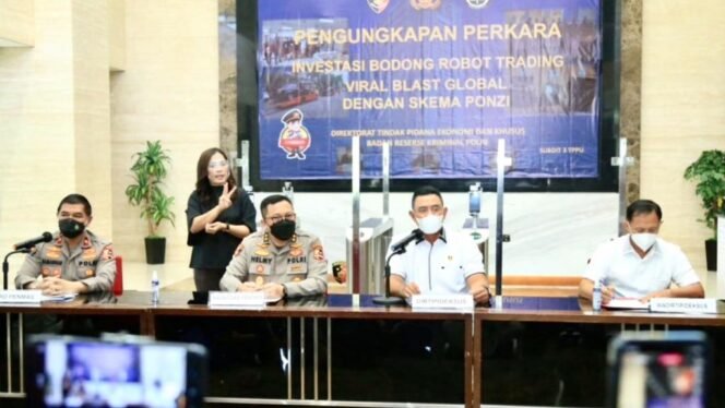 
					Kasubdit TPPU Dittipideksus Bareskrim Kombes Robertus Yohanes De Deo Tresna Eka Trimana dalam keterangannya kepada media di Jakarta, Rabu (23/2/2022). (Foto: Divhumas Polri)