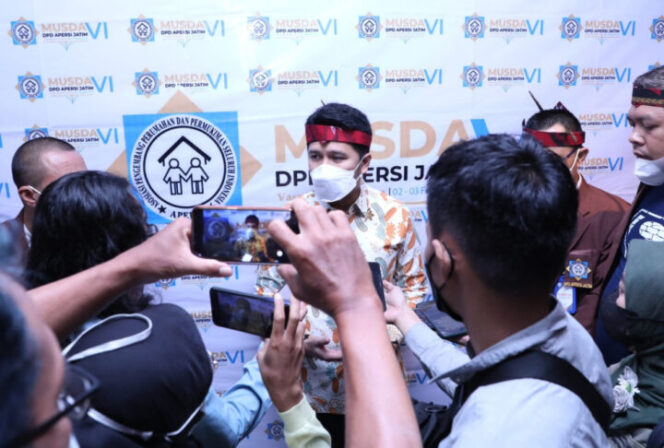 
					Wagub Jatim Emil Dardak berharap target pembangunan 20.000 unit rumah untuk warga berpenghasilan rendah bisa segera terwujud. (Foto: Humpro Pemprov Jatim)