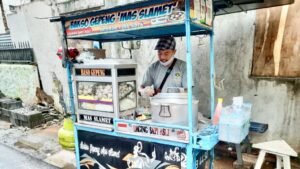 Bakso Gepeng Mas Slamet Cipete, ‘Sido Muncul’ adalah Pelanggan Tetapnya