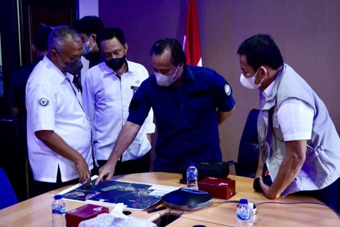 
					Plt. Direktur Jenderal Pengelolaan Ruang Laut, Pamuji Lestari saat sosialisasi tentang kesesuaian pemanfaatan ruang laut. (Foto: Humas KKP)