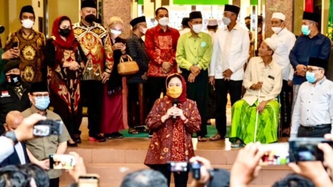 
					Ketua DPR RI, Puan Maharani saat sowan ke kantor PwNU Jawa Timur, Rabu (2/3/2022). (Foto: Istimewa)