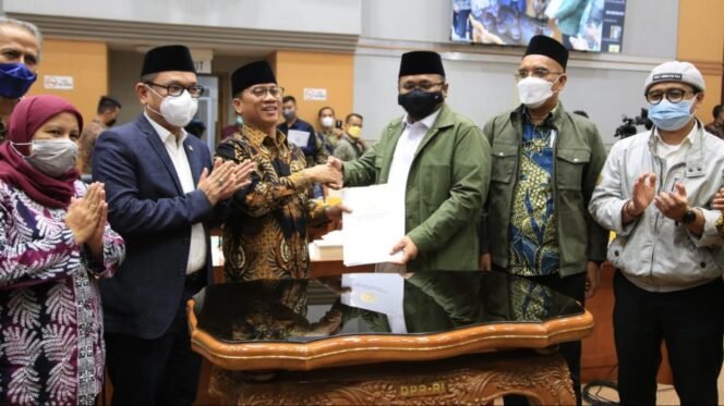 
					Menteri Agama, Yaqut Cholil Qoumas menyatakan Pemerintah-DPR sepakati biaya haji tahun 2022 sebesar Rp. 39,8 juta. (Foto: Humas Kemenag)