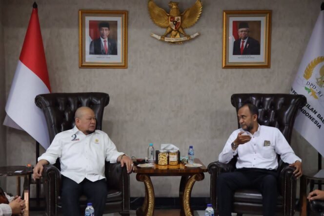 
					Ketua DPD RI, LaNyalla M Mattalitti saat menerima kunjungan Pengurus MER-C. (Foto: Istimewa)