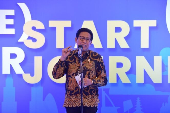 
					Mendes PDTT, Abdul Halim Iskandar saat membuka Kompas Travel Fair di Jakarta, Jumat (9/9/2022). (Foto: Humas Kemendes PDTT)