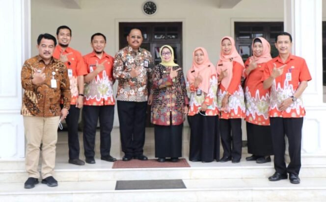 
					Tenaga Kesehatan (Nakjes) RSUD Jombang berhasil meraih juara pada sebagai Nakes Teladan Tingkat Provinsi Jawa Timur. (Foto: Diskominfo Jombang)