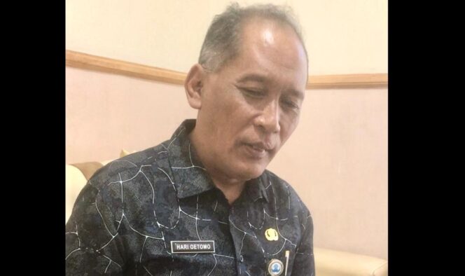 
					Kepala Disdagrin Jombang, Hari Oetomo.