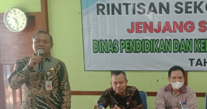 
					Kepala Disdikbud Jombang, Senen berpesan agar tidak terburu bangga menjadi Sekolah Penggerak. Banyak hal yang harus dipersiapkan dan kekompakan tim adalah hal yang utama. (Foto: Istimewa)