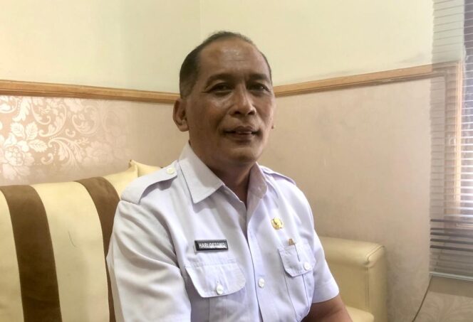 
					Kepala Disdagrin Jombang, Hari Oetomo