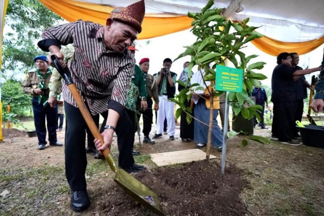 
					Refleksi Awal Tahun dan Aksi Tanam 10 Juta Pohon: Risalah Ilahiah