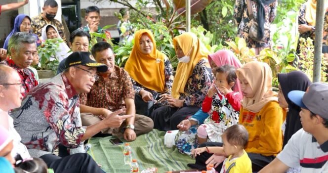 
					Menko PMK, Muhadjir Effendy saat dialog tentang pernikahan di Malang, Minggu (5/2/2023). (Foto: SWARAJOMBANG.com/ Anwar Hudijono)