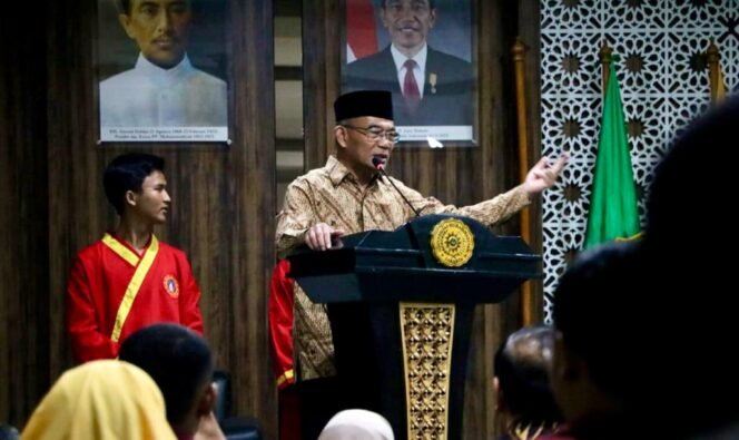 
					Menko PMK menyampaikan materi dalam kegiatan 
