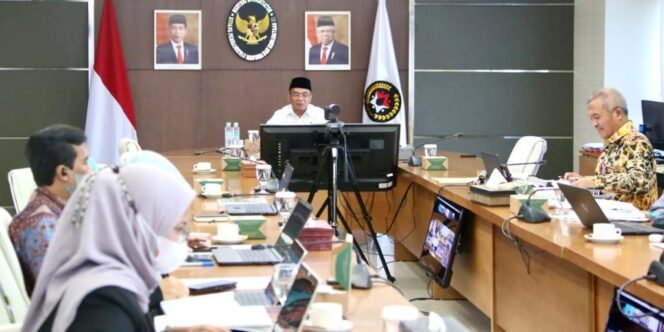 
					Menteri Koordinator Bidang Pembangunan Manusia dan Kebudayaan (Menko PMK) Muhadjir Effendy wanti-wanti agar pemerintah daerah hingga ke jajaran desa tidak main-main dan mengorupsi dana desa. (Foto: SWARAJOMBANG.com/ Anwar Hudijono)