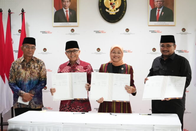 
					Menko PMK, Muhadjir Effendy Bersama Menteri Agama Yaqut Cholil Qoumas, Menpan/ Reformasi Birokrasi Abdullah Azwar Anas dan Menaker Ida Fauziyah usai rapat koordinasi dalam penetapan libur bersama Idul Fitri di Jakarta, Rabu (29/03/2023). (Foto: SWARAJOMBANG.com/ Anwar Hudijono).