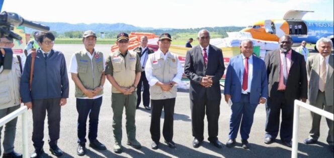 
					Menko PMK bersama Perdana Menteri Republik Vabuatu Ishmael Kalsakau dan Menlu Jotham Napat. (Foto: SWARAJOMBANG.Com/ Anwar Hudijono)