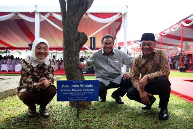 
					Tampak Menko PMK Muhadjir Effendy bersama Menaker Ida Fauziah dan Owner PT Panasonic Arif Rachmat Gobel. (Foto: SWARAJOMBANG.com/ Anwar Hudijono)