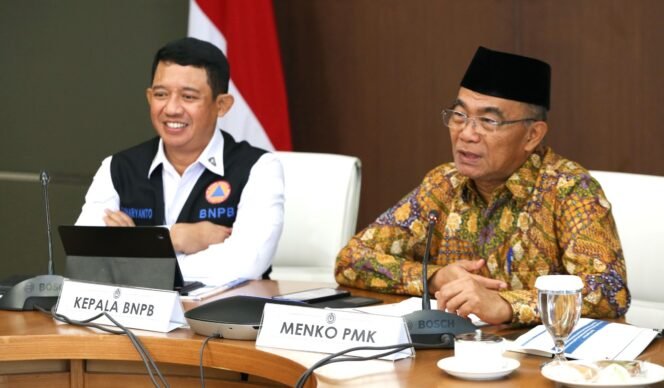 
					Menko PMK Muhadjir Effendy bersama Kepala BNPB Letjen TNI Suharyanto. (Foto: SWARAJOMBANG.com/ Anwar Hudijono)