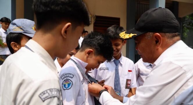 
					Menko PMK Muhadjir Effendy melakukan sidak ke SMA Negeri 5 Tangerang Selatan, Senin (24/7/2023) terkait dengan pelaksanaan zonasi PPDB. (Foto: SWARAJOMBANG.com/ Anwar Hudijono)