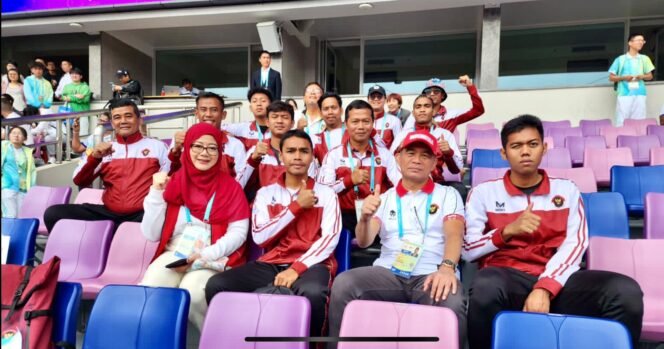 
					Muhadjir Effendy bersama atlet Asian Para Games. (Foto: SWARAJOMBANG.com/ Anwar Hudijono)