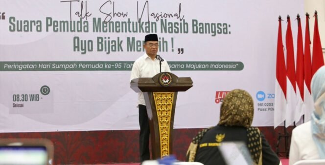 
					Menko PMK Muhadjir Effendy mengatakan, masa depan dan kemajuan Indonesia di usia emas tahun 2045 berada di tangan anak-anak muda saat ini. (Foto: SWARAJOMBANG.com/ Anwar Hudijono)