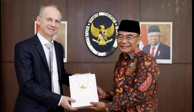 
					Menko PMK, Muhadjir Effendy menerima audiensi Prof Keohler dari Jerman. (Foto: SWARAJOMBANG.com/ Anwar Hudijono)
