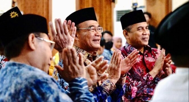 
					Menko PMK saat membuka Rapat Kerja Nasional Ikatan Pelajar Muhammadiyah (IPM), di Kantor Pimpinan Wilayah Muhammadiyah Jawa Timur, pada Jumat, (1/12/2023). (Foto: SWARAJOMBANG.com/ Anwar Hudijono)