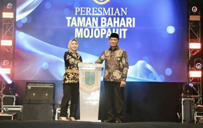 
					Menko PMK, Muhadjir Effendy bersama Walikota Mojokerto, Ning Ita. (Foto: SWARAJOMBANG.com/ Anwar Hudijono)