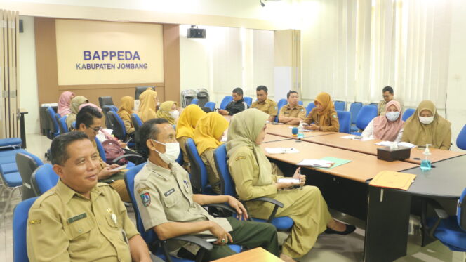 
					Rapat Koordinasi persiapan pelaporan Percepatan Penghapusan Kemiskinan Ekstrem (PPKE) Kabupaten Jombang Tribulan I Tahun 2024. (foto : Bappeda Jombang)