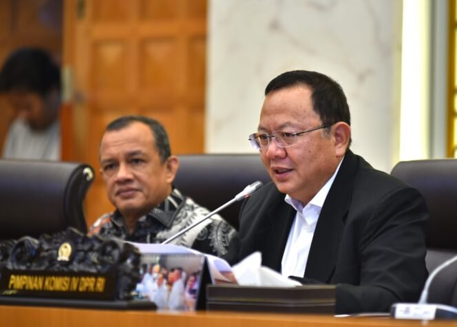 
					Ketua Komisi IV DPR RI Sudin dalam Rapat Kerja Komisi IV DPR RI dengan Menteri Lingkungan Hidup dan Kehutanan pada Kamis (14/3/2024). (Foto : Eno/Andri-https://www.dpr.go.id/)
