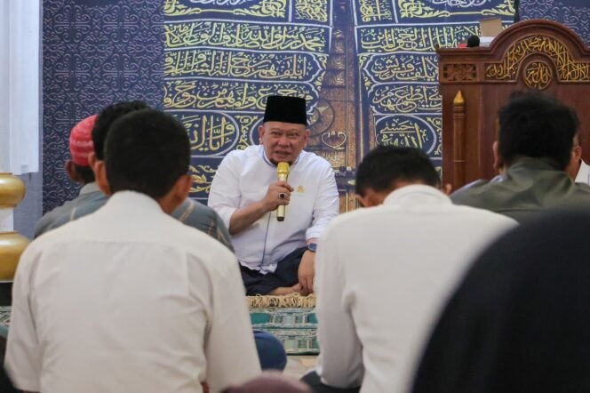 
					Ketua DPD RI, AA LaNyalla Mahmud Mattalitti menyempatkan diri meresmikan Masjid Sunan Kalijogo milik Yayasan Pembangunan Masyarakat Sejahtera (YPMS) di Jalan Perumahan Papan Mas, Tambun, Bekasi, Jawa Barat, Kamis (21/3/2024)(foto : istimewa)
