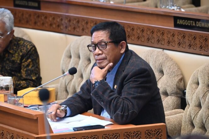 
					Anggota Komisi II DPR RI Hugua saat mengikuti Raker Komisi II di Gedung Nusantara, Senayan, Jakarta, Rabu (12/6/2024).(Foto: istimewa)