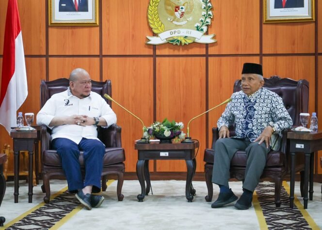 
					Hadiri Undangan DPD RI, Amien Rais Dukung Amandemen Ulang Konstitusi