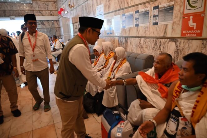 
					Wakil Ketua DPR RI Abdul Muhaimin Iskandar saat melakukan pengawasan haji 2024 di Makkah, Arab Saudi, Kamis (14/06/2024).(foto: Istimewa)