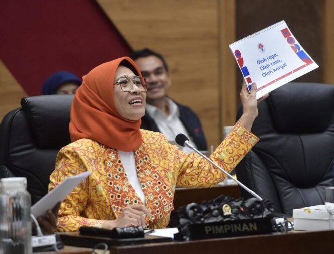 
					Wakil Ketua Komisi X DPR RI Hetifah Sjaifudian, menyampaikan apresiasinya atas kinerja Menpora Dito beserta jajarannya di Kemenpora RI sehingga Tim Nasional Sepak Bola Indonesia berhasil lolos ke putaran ketiga kualifikasi Piala Dunia 2026 sekaligus menjadi satu-satunya negara perwakilan dari Asia Tenggara.(Foto: Istimewa)