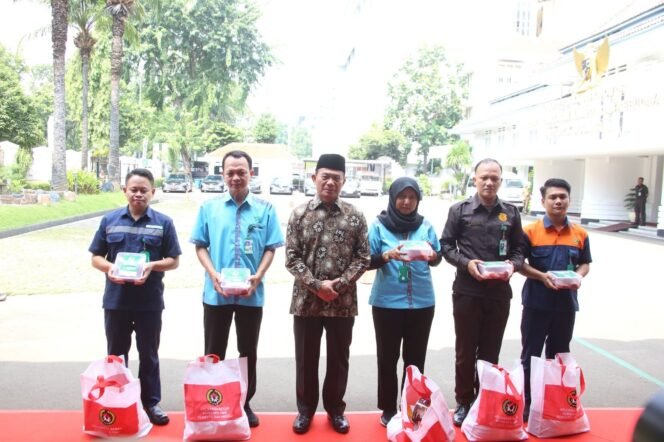 
					Momen Idul Adha, Menko PMK Ajak Seluruh Pegawai Kemenko PMK Perkuat Silaturahmi 