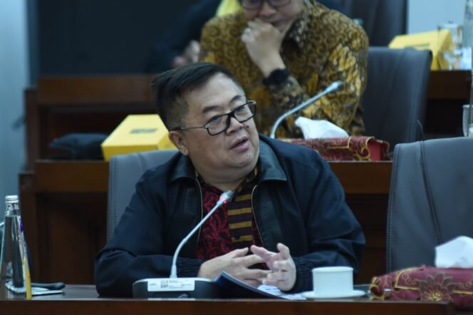 
					Anggota Komisi VI DPR RI Darmadi Durianto dalam Rapat Dengar Pendapat (RDP) dengan jajaran direksi BNI dan BTN, di Gedung Nusantara I, DPR RI, Senayan, Jakarta, Senin (8/7/2024). (Foto: Istimewa)