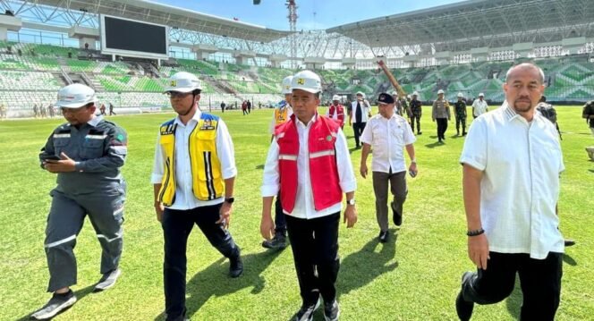 
					Menko PMK, Muhadjir Effendy saat meninjau arena PON di Sumut. (Foto: SWARAJOMBANG.com/ Anwar Hudijono)