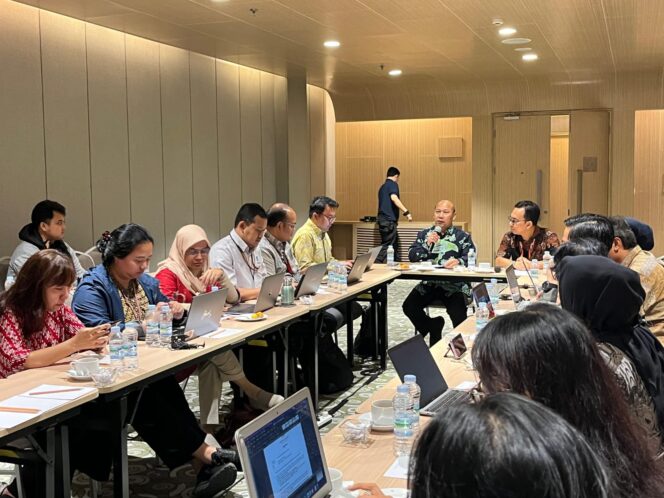 
					Warsito dalam rapat koordinasi tentang budaya. (Foto: SWARAJOMBANG.com/ Anwar Hudijono)