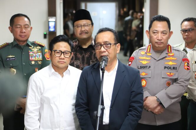 
					Presiden Prabowo Pimpin Rapat Daring Penanganan Bencana Erupsi di NTT