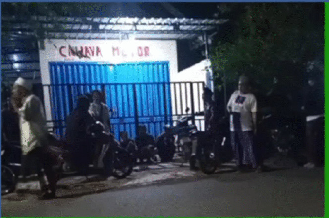 
					Begal beroperasi malam hari di Rembang, Pasuruan. Korban Nuuddin menderita kerugian Rp 7 juta, uang setoran dirampas pelaku, Jumat malam 27 Desember 2024. Instagram@pasuruaninfo