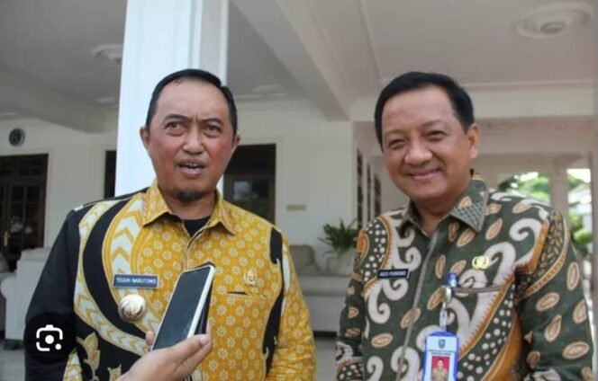 
					Pj Bupati Jombang, Teguh Narutomo (kiri) dan Sekdakab Jombang, Agus Purnomo (Foto: SWARAJOMBANG.COM/ Wibisono)