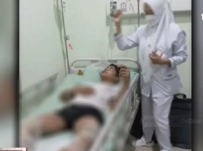 
					Remaja berinisial SS, 16, jadi korban pembakaran, seorang pemuda yang datang menemuni di pessantren di Boyolali. tangkap layar video youtube@TVOne