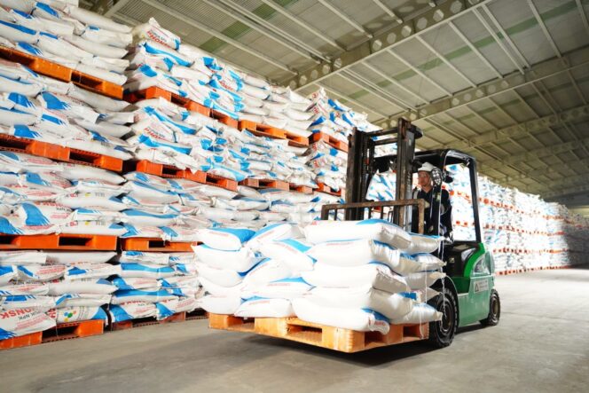 
					Stok pupuk bersubsidi di gudang Petrokimia Gresik.
(SWARAJOMBANG.com/Istimewa)