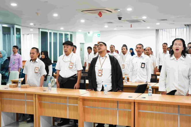 
					Peserta Penilaian Kompetensi dengan Sistem Computer Assisted Competency Test (CACT) bagi Pegawai Negeri Sipil (PNS) Penyandang Disabilitas Sensorik Netra di Assessment and Development Center Kemensos, Jakarta, Senin (23/12/2024). (Foto: Dok. Kemensos)